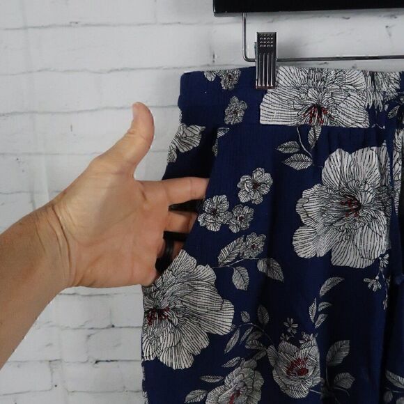 C WONDER BLUE FLORAL HIGH RISE RAYON SHORTS WITH POCKETS SIZE XL - Picture 6 of 8